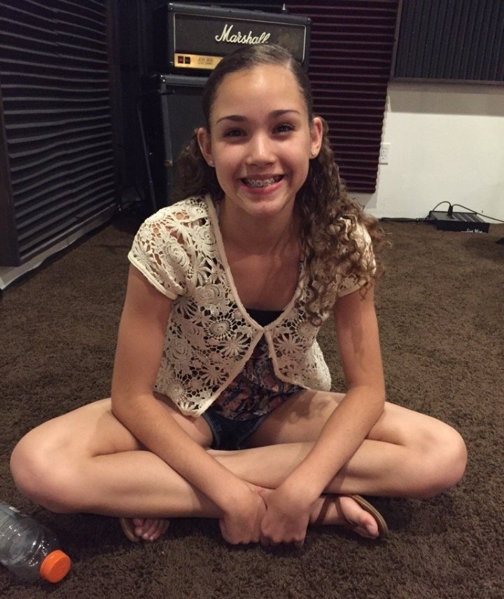 gracie haschak feet 1