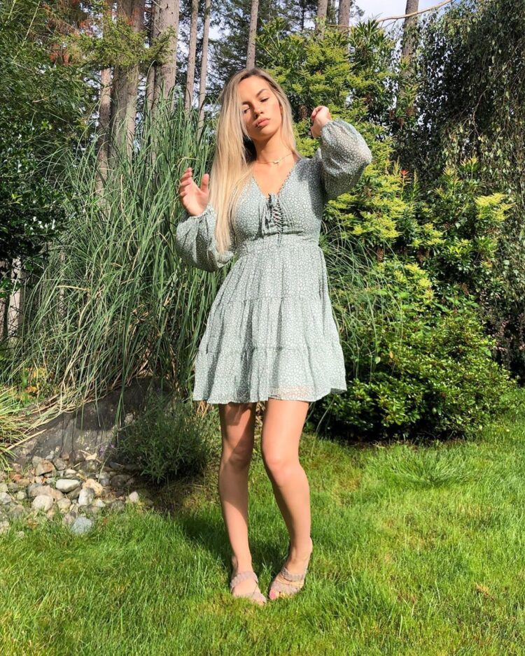 gracie renfro feet 2