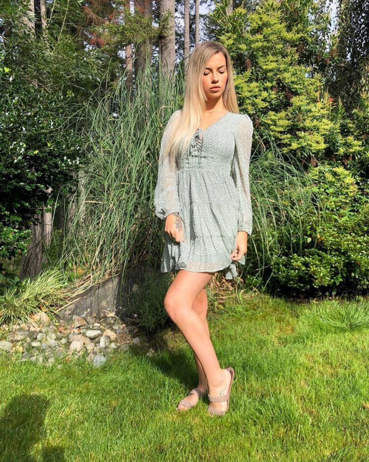 gracie renfro feet 3