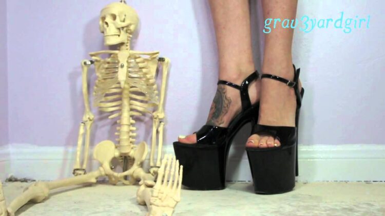 grav3yardgirl feet 3