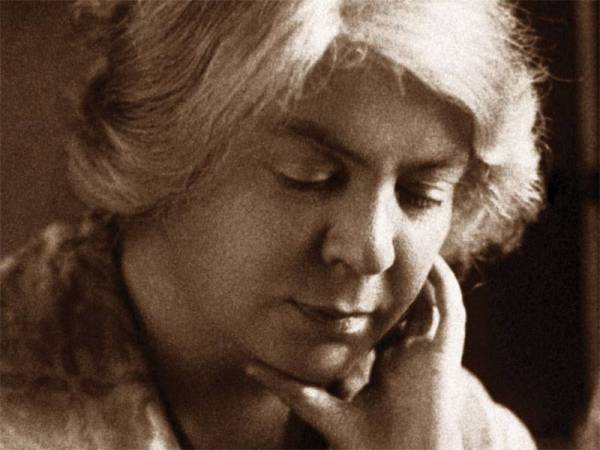 grazia deledda feet 2