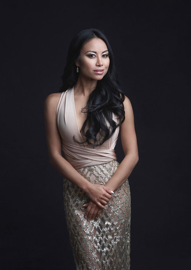 gregoriane minot feet 4