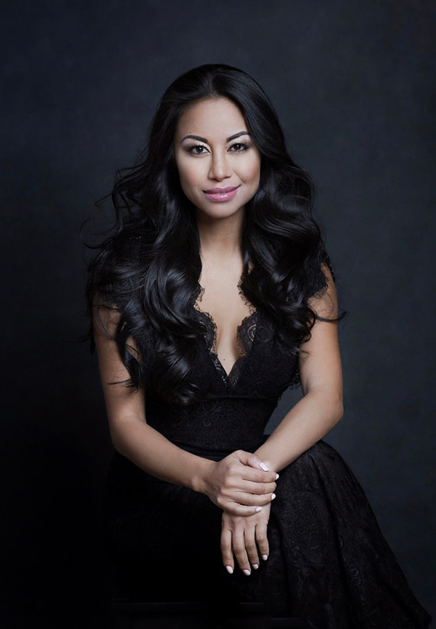 gregoriane minot feet 6