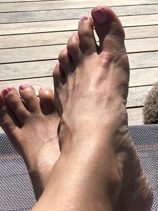 gretchen carlson feet 3