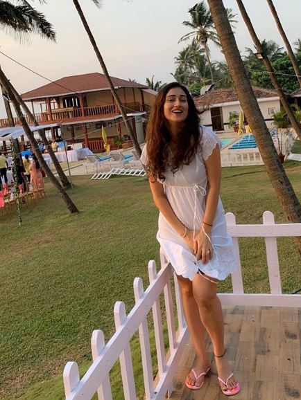 gungun uprari feet 4