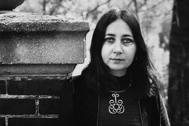 gwendolyn macewan feet