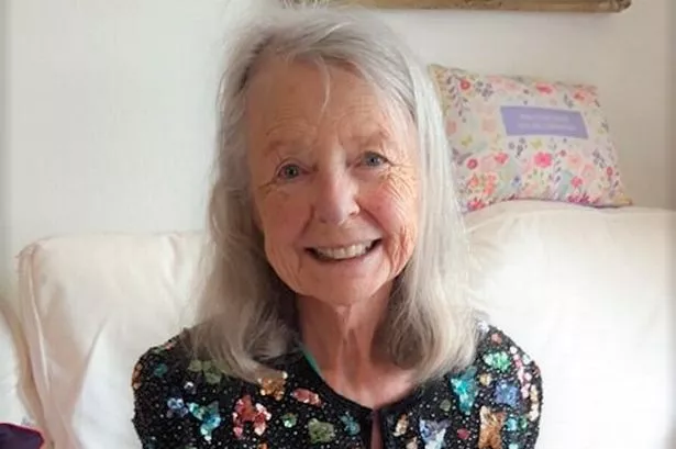 gwyneth guthrie feet 6