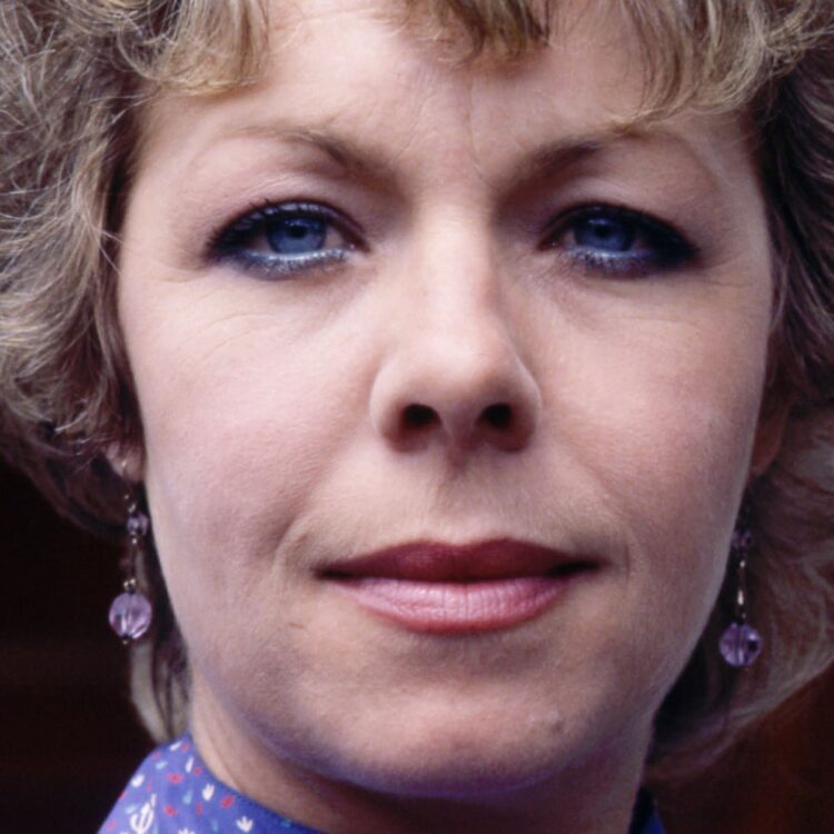 gwyneth powell feet 2