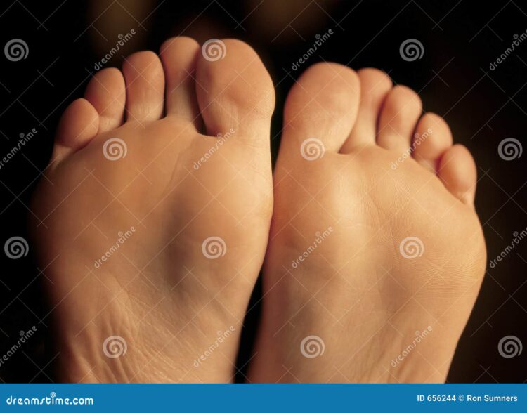h.e.r. feet