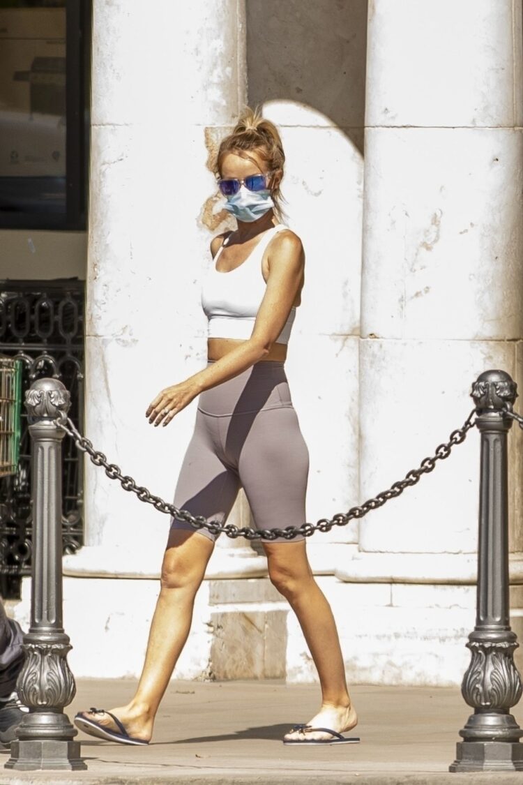 hailey roberts feet 4