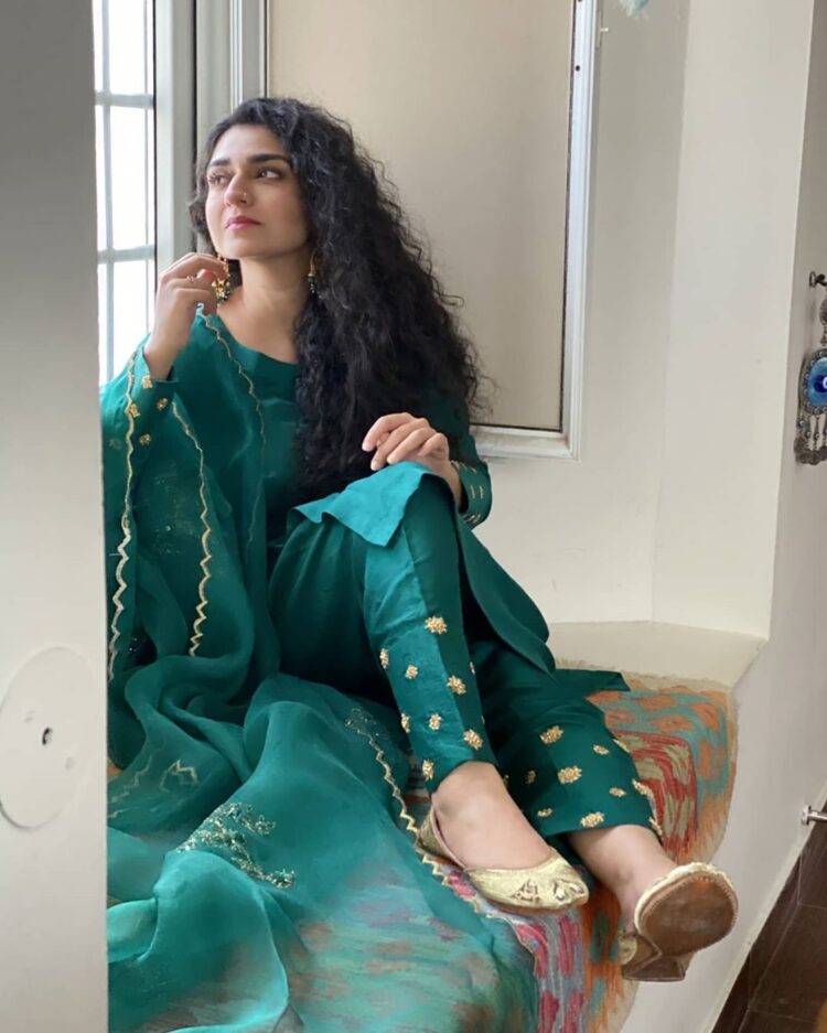hajra tariq feet 4