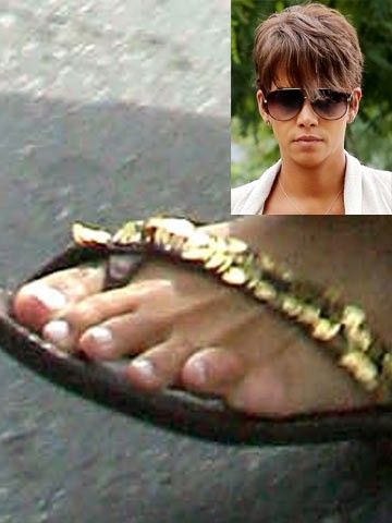 halle berry feet 5