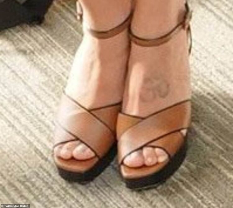 hallie biden feet 6
