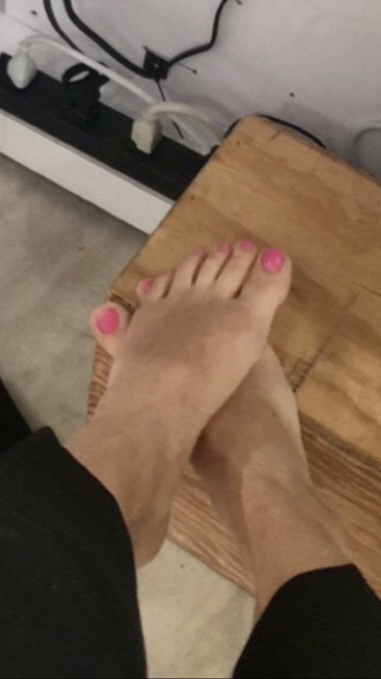 hallie jackson feet