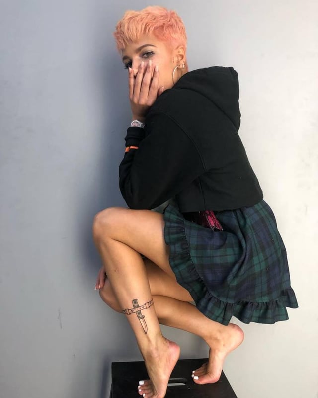 halsey feet 5