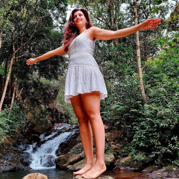 hamsa nandini feet 2