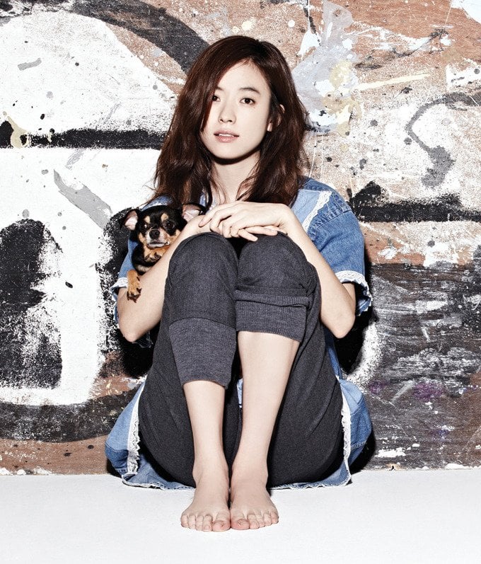 han hyo joo feet