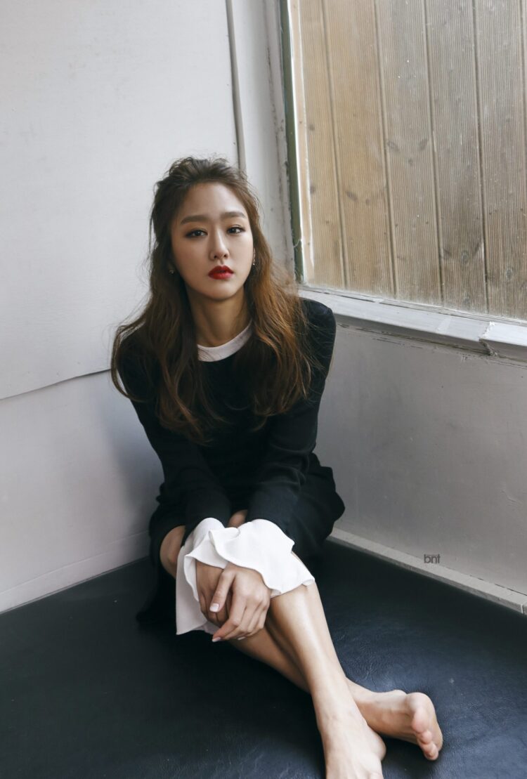 han yoo ra feet 1 scaled