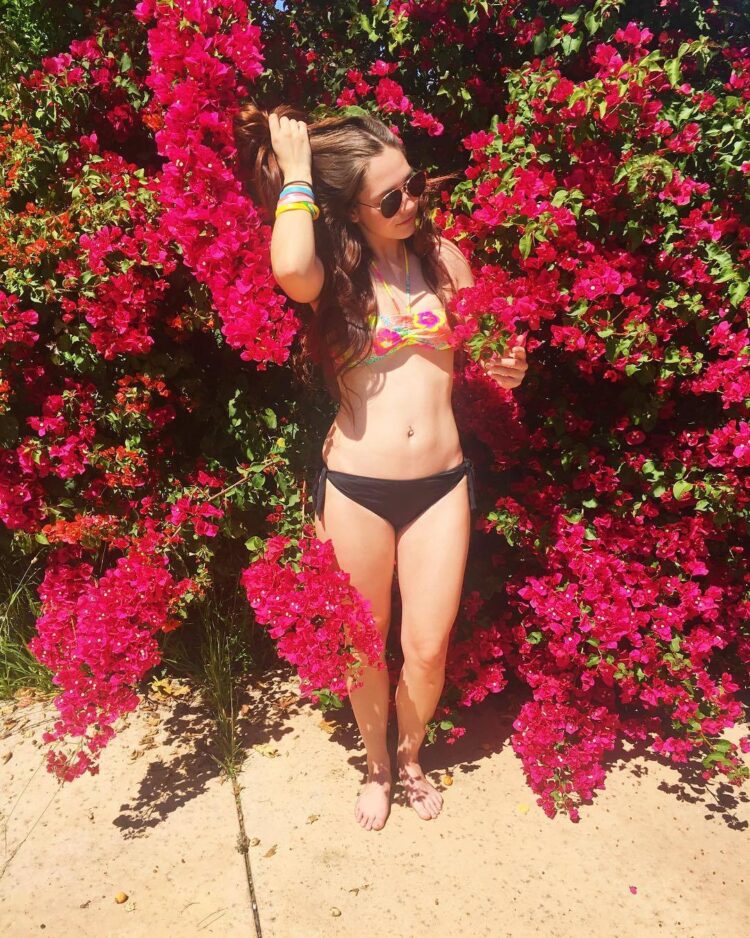 hana fandomreactions feet 4