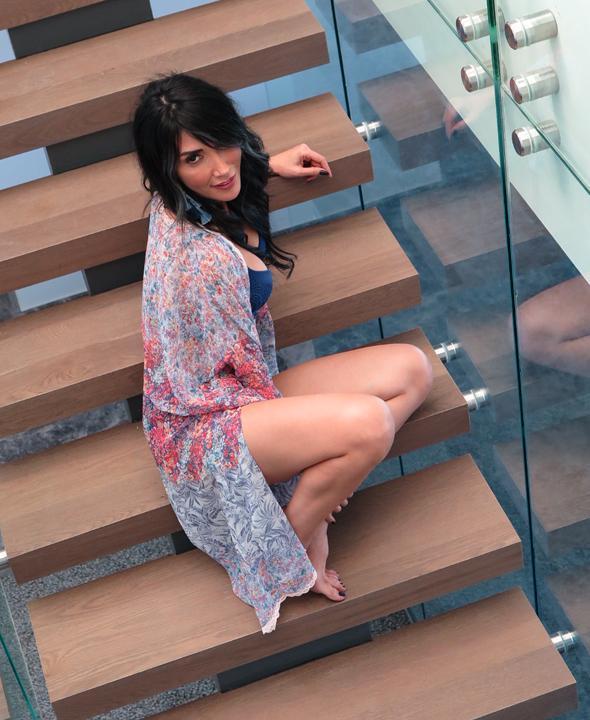 hande yener feet 1