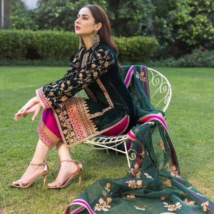 hania aamir feet 4