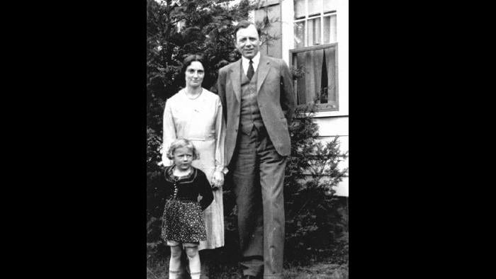 hanna holborn gray feet 3