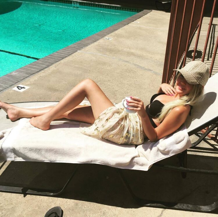 hannah lochner feet 3