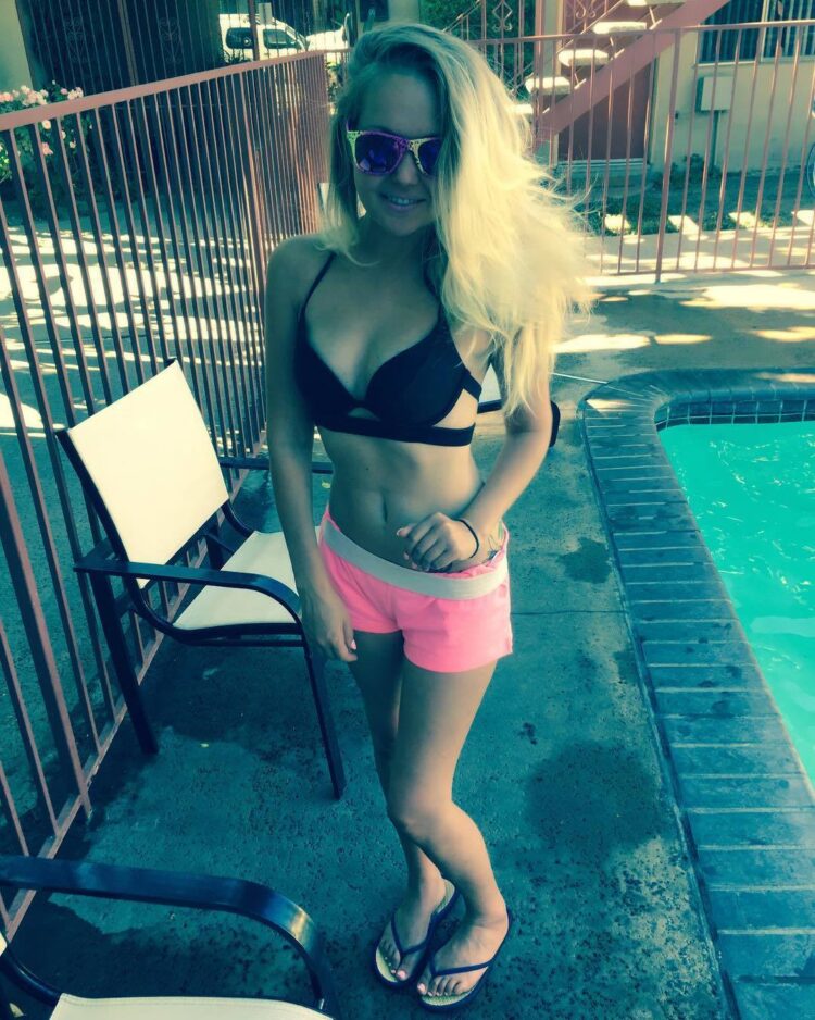 hannah lochner feet 5