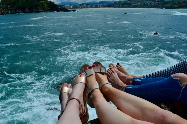 hannah thomas feet 6