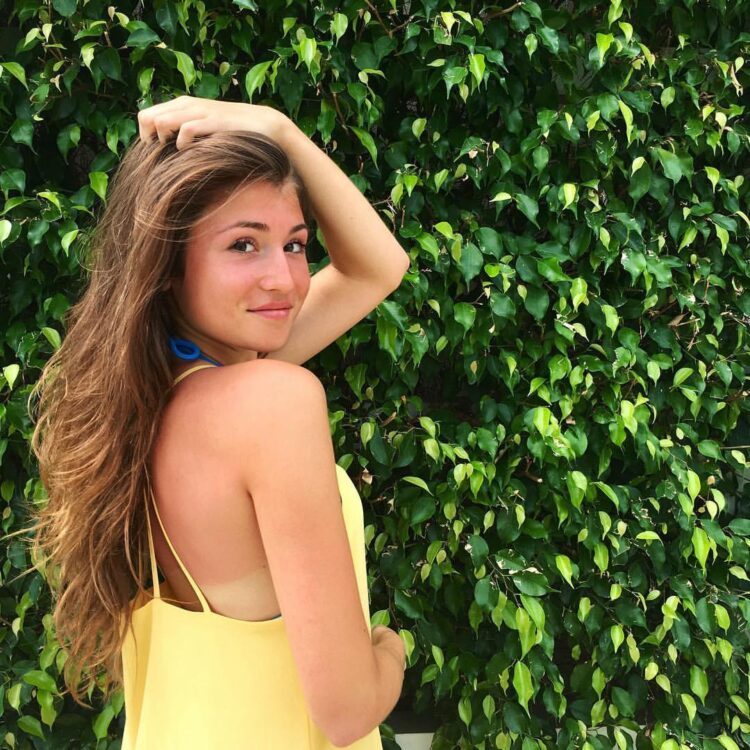 hannah vandenbygaart feet 3