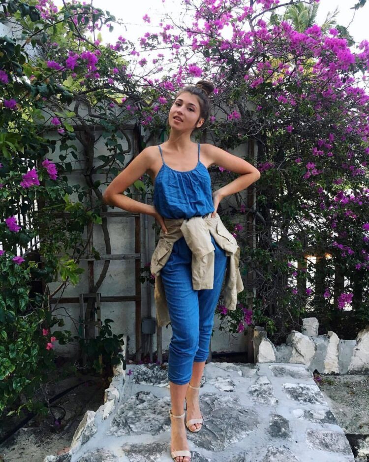 hannah vandenbygaart feet