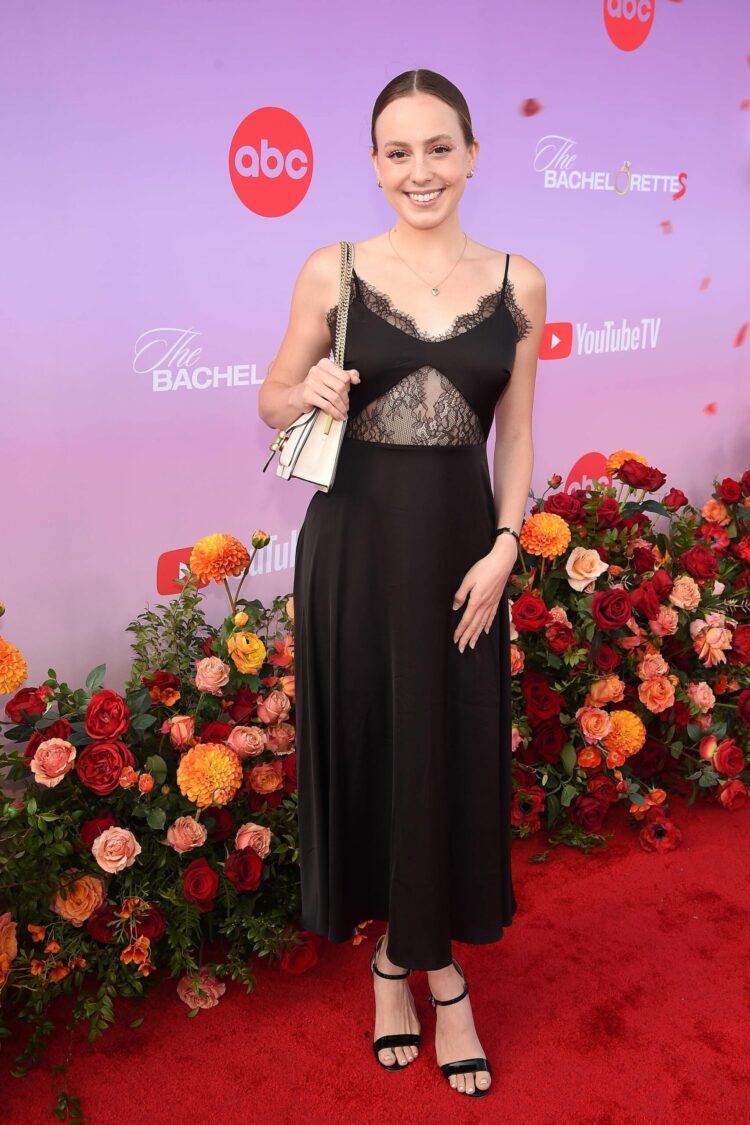 hannah warling feet scaled