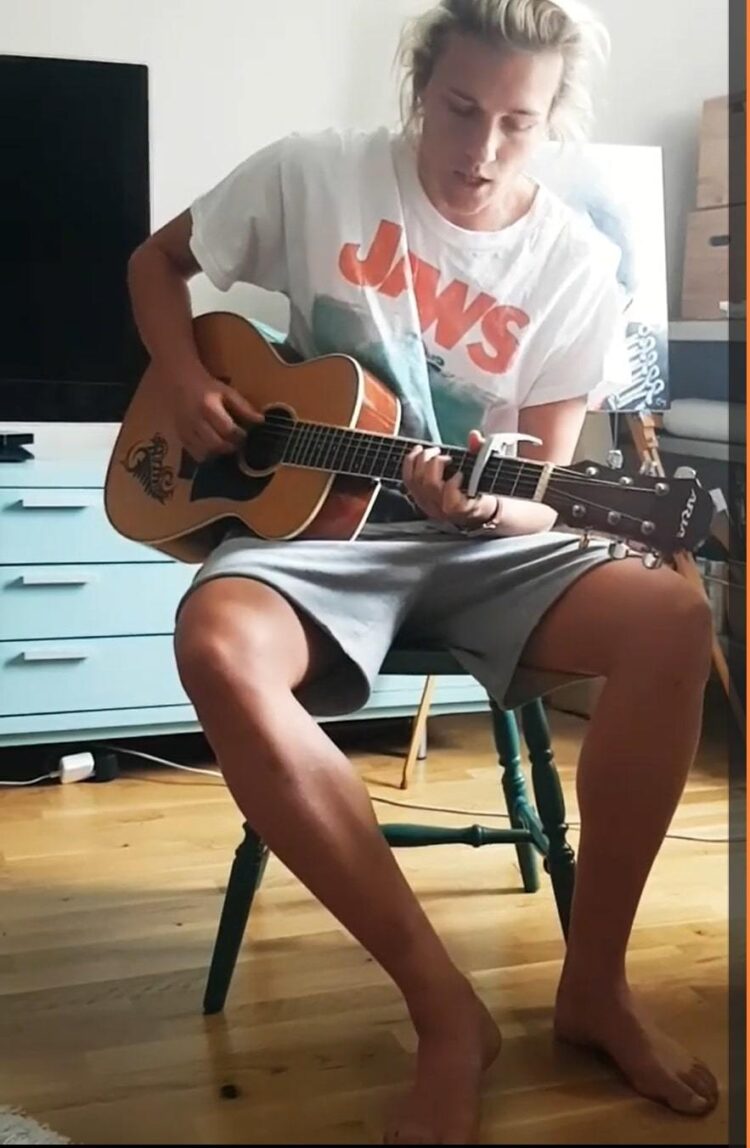 hannah wilkinson feet 1