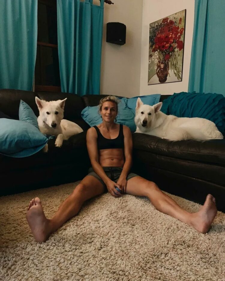 hannah wilkinson feet 5