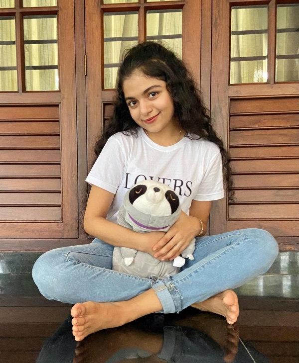 hansika krishna feet 4