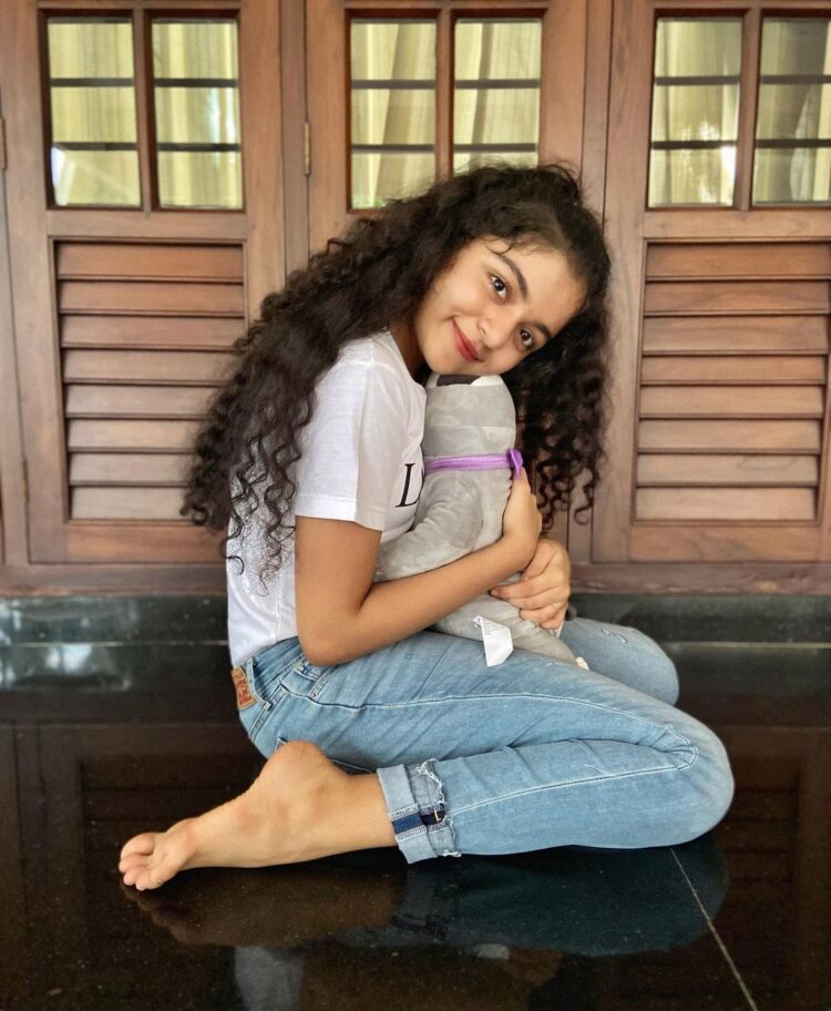 hansika krishna feet 5