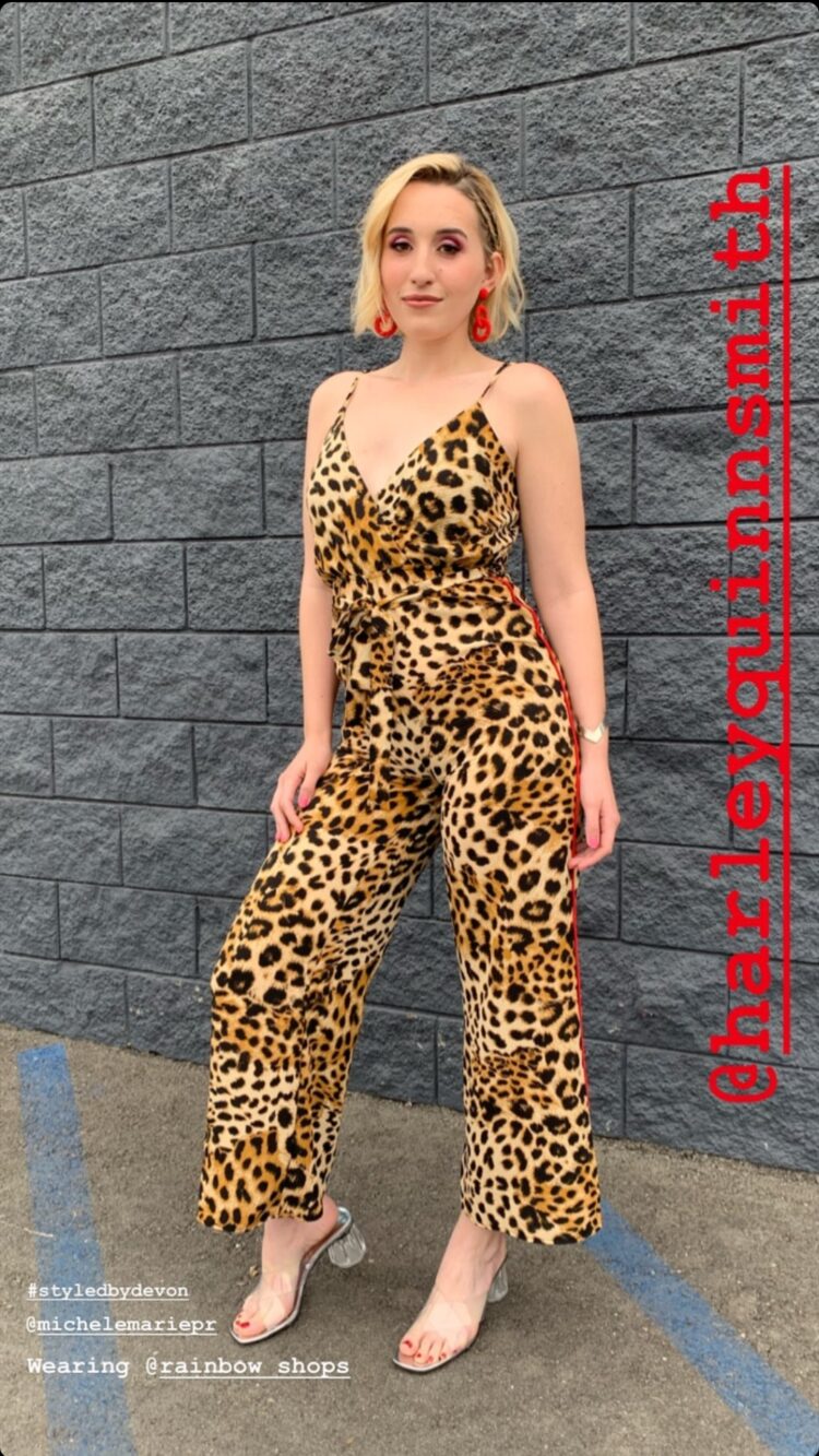 harley quinn smith feet 3