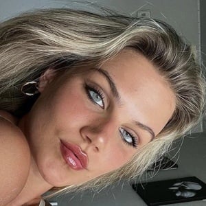 harper kaminski feet 3