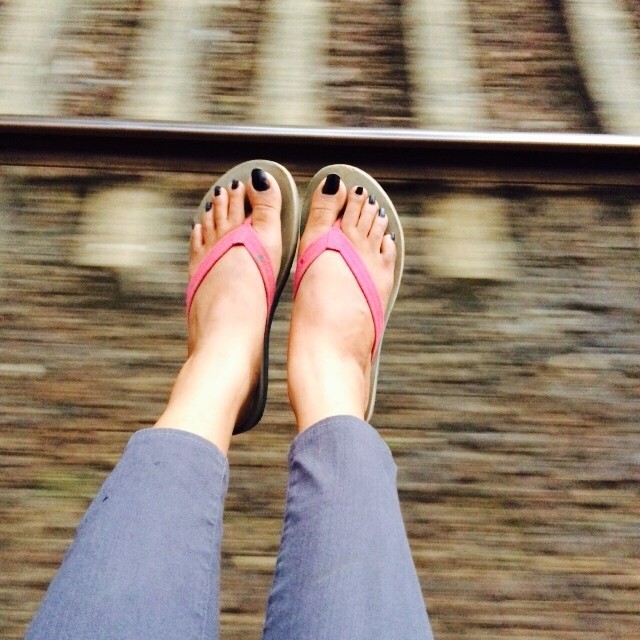 hasini samuel feet 6