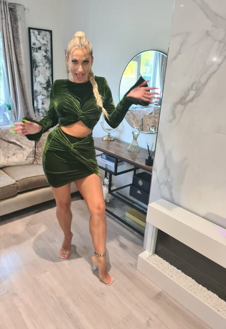 hayley hoover feet 5