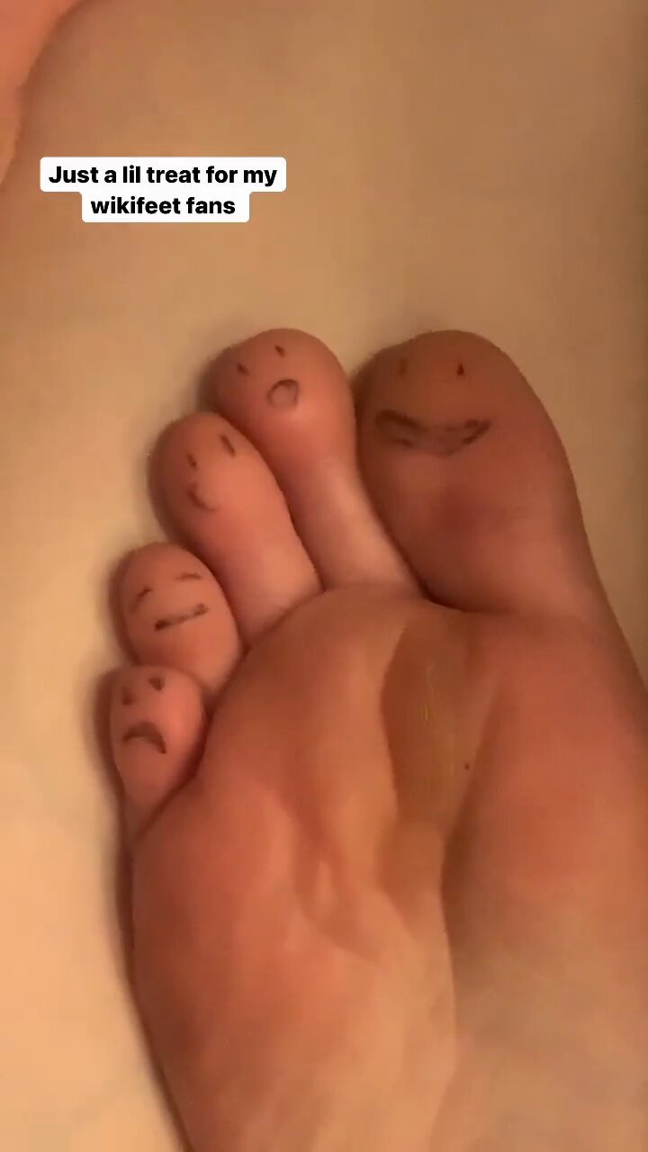 hayley magnus feet 1