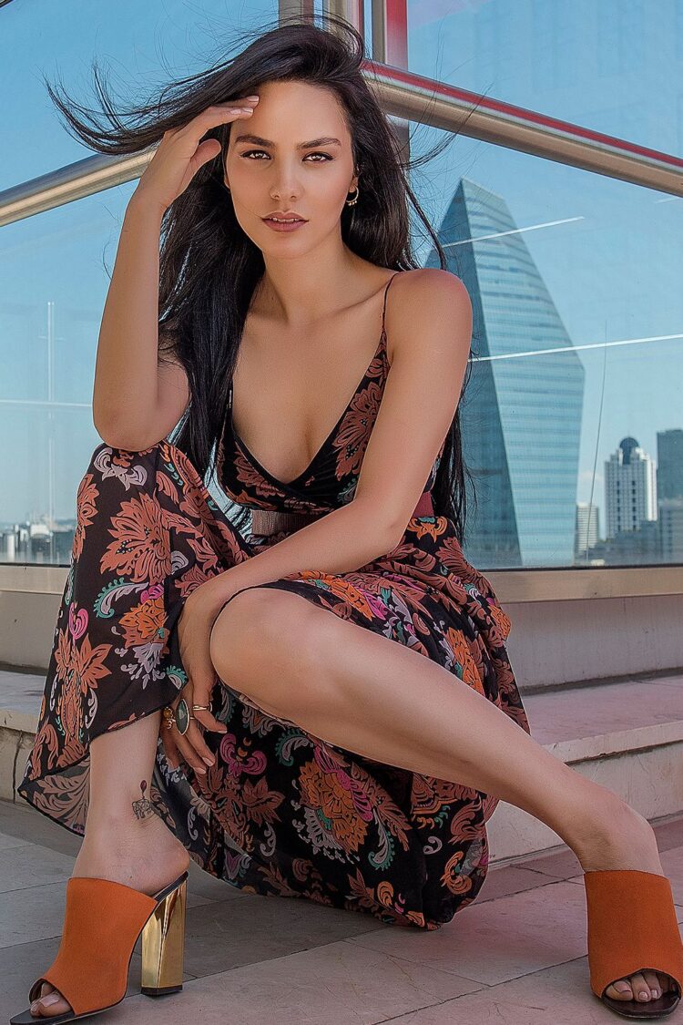 hazal adiyaman feet 5