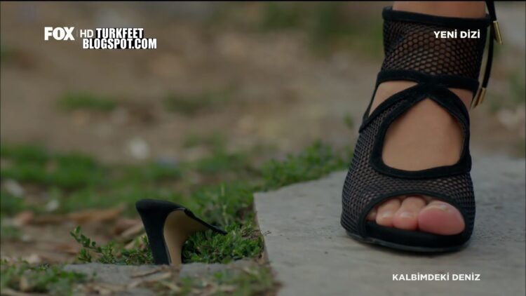 hazal adiyaman feet