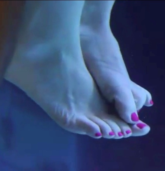 heather king feet 1