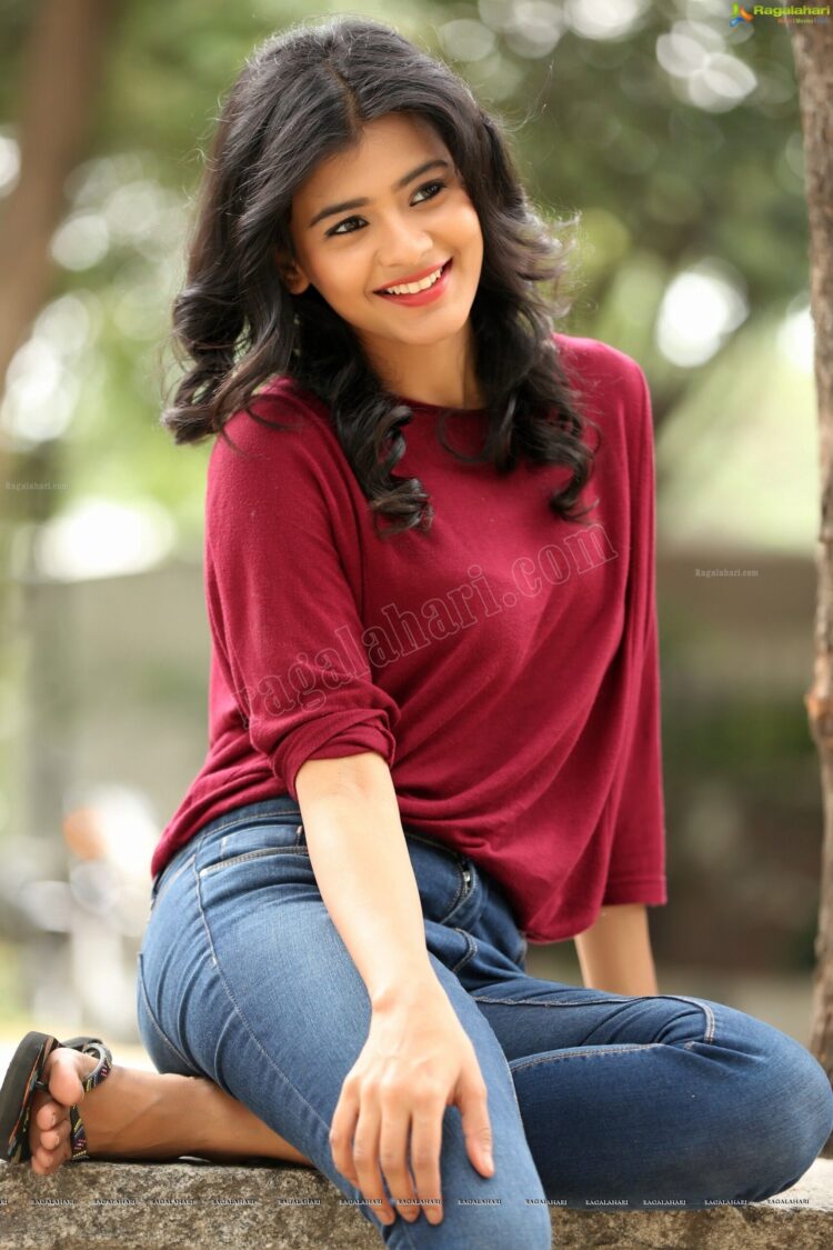 hebah patel feet 5 scaled