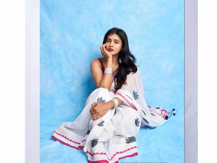 hebah patel feet 6