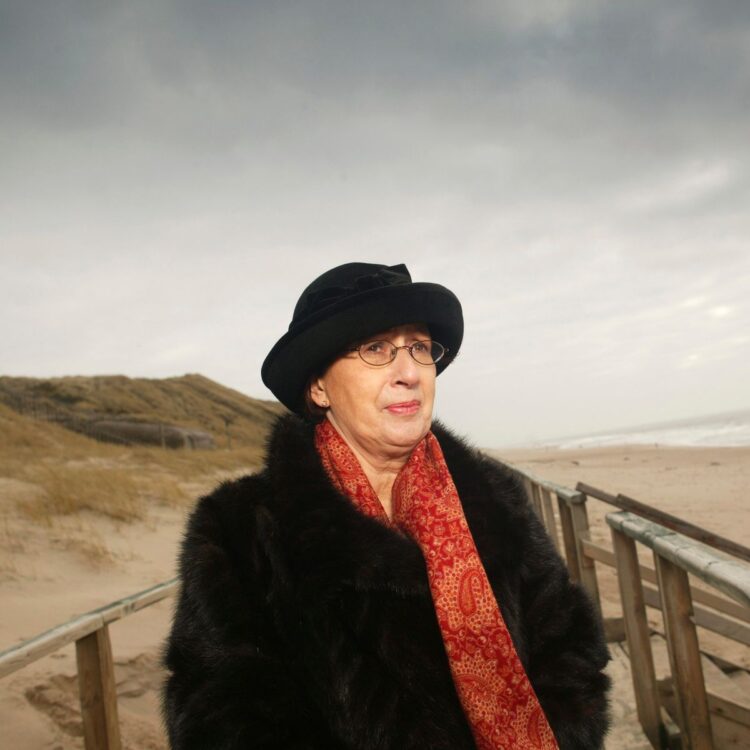 heide simonis feet 6