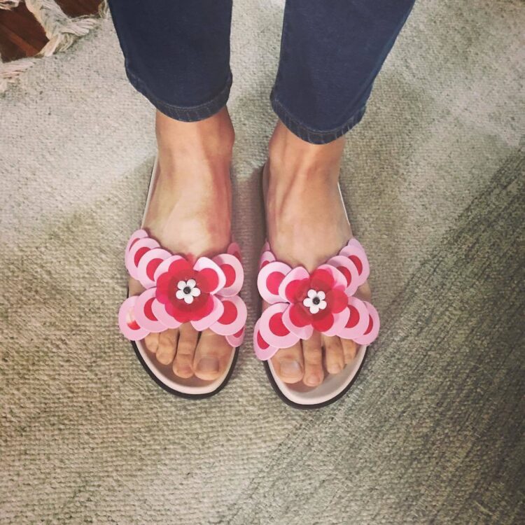 heidi gardner feet