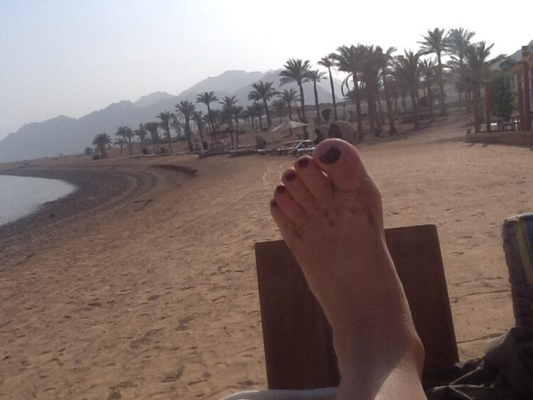 helen lederer feet 5