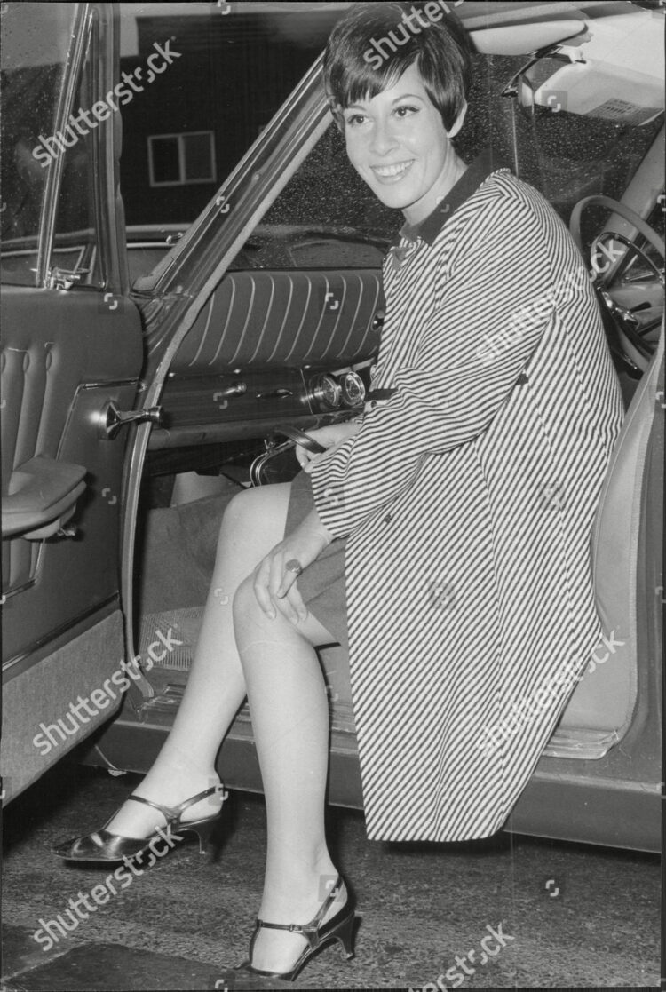 helen shapiro feet 5